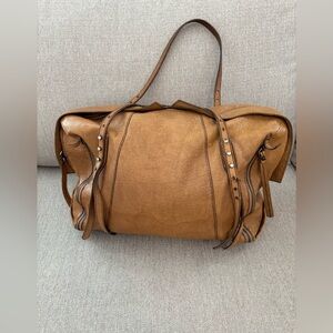 Elegant Tan Leather Shoulder Bag